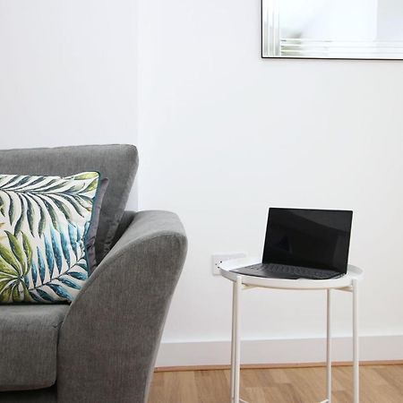 St Thomas Loft Views By Ssw - 2Br, Parking, Sleeps 4, Easy Access To City Centre, Marina, Beach And M4 Swansea Ngoại thất bức ảnh